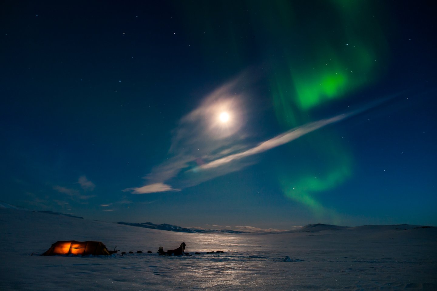 Northern lights with fullmoon